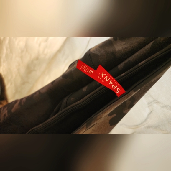 SPANX XL Black Camo Leggings - Picture 2 of 2